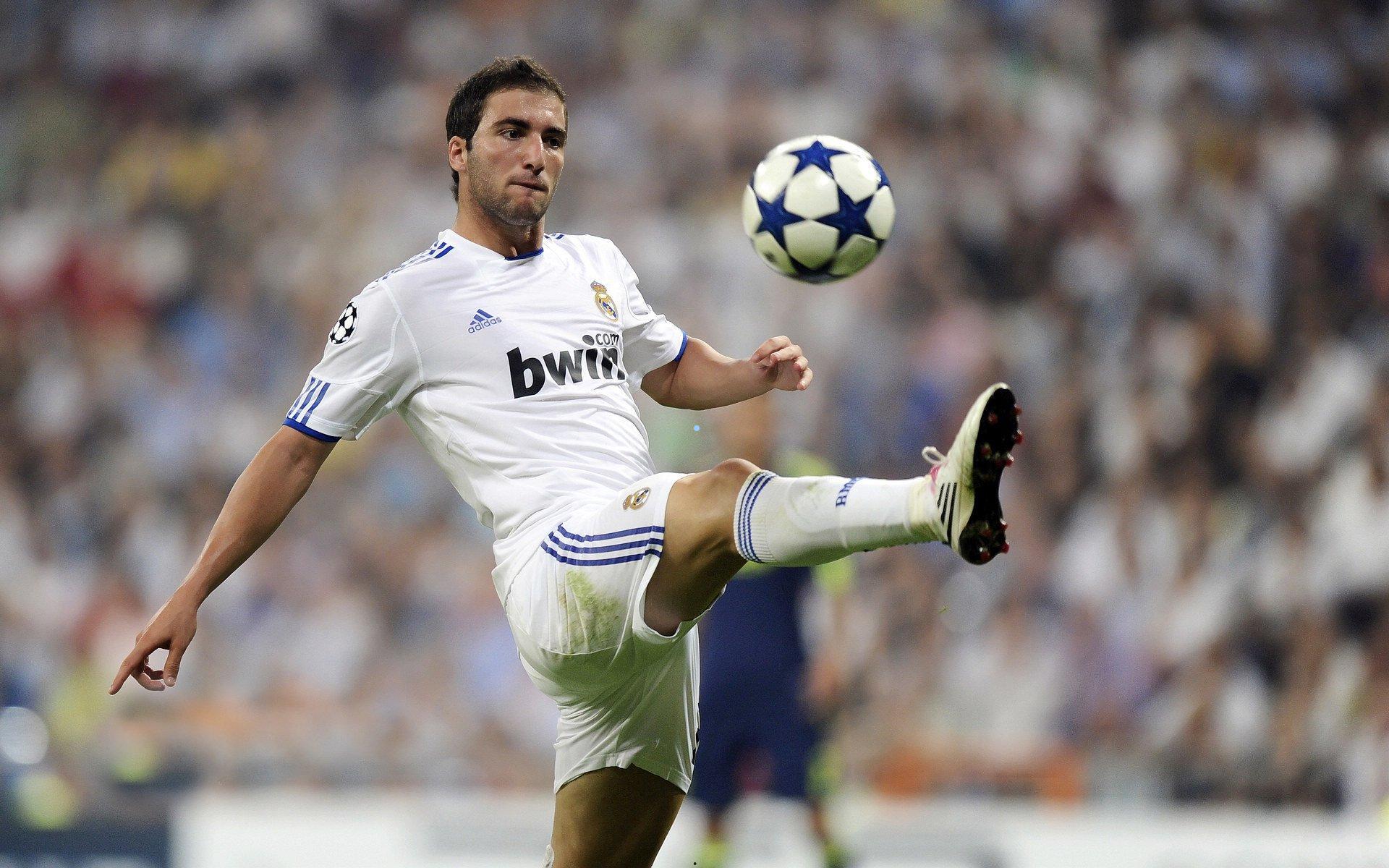 格列兹曼凌空抽射轰入超级世界波！精湛停球终结18天进球荒助球队取胜