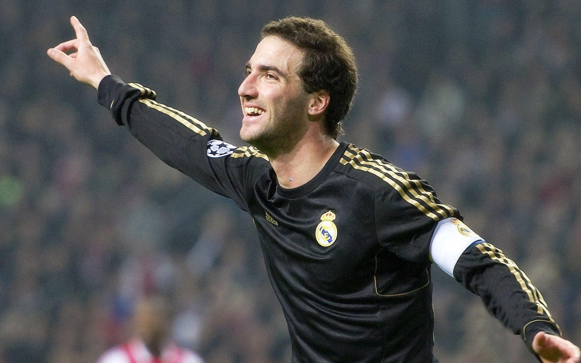 沙特豪门利雅得新月官方宣布签约意甲佛罗伦萨后卫巴勃罗-马里