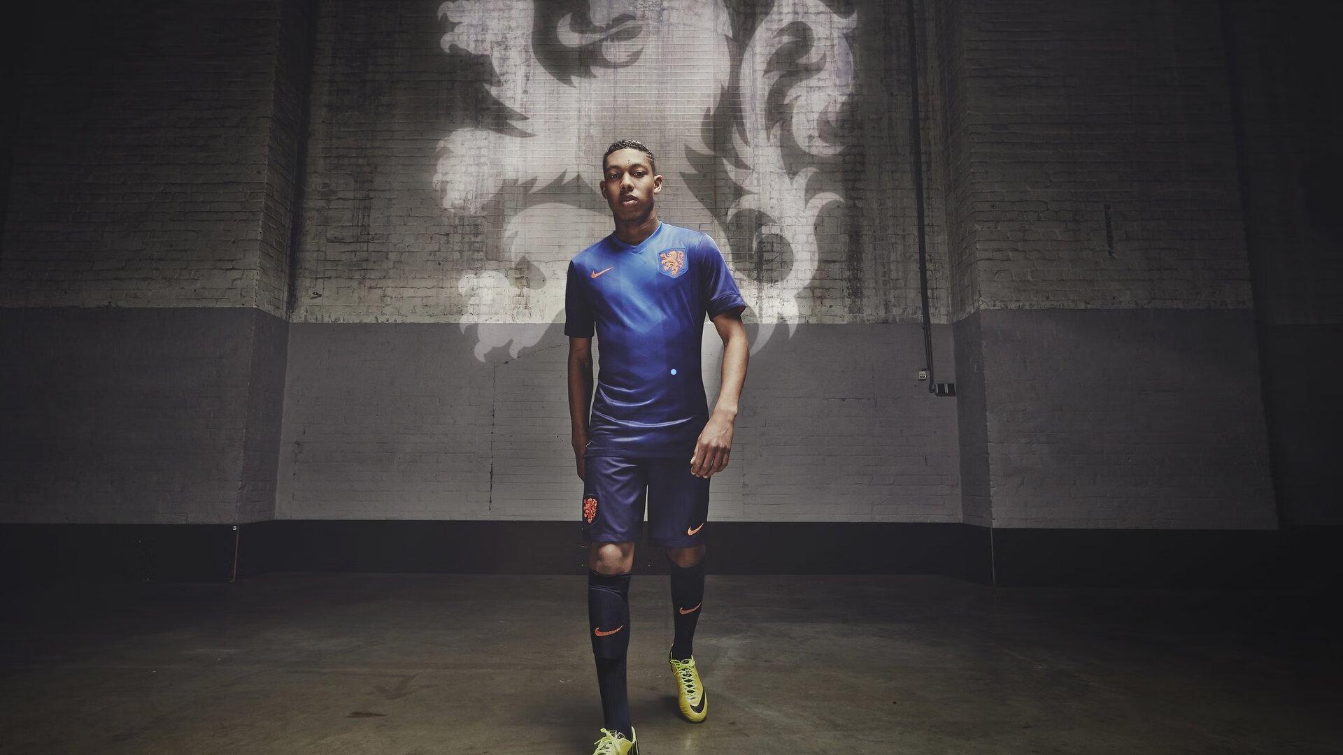 历史性时刻！梅西首次佩戴迈阿密国际队长袖标领衔出战，布斯克茨坐镇中场，球队力克亚特兰大联